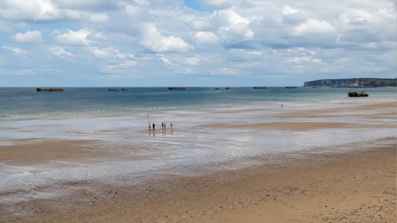 Illustration de l'article : Plages du Débarquement à l’UNESCO, 80 kilomètres de mémoire désormais protégés